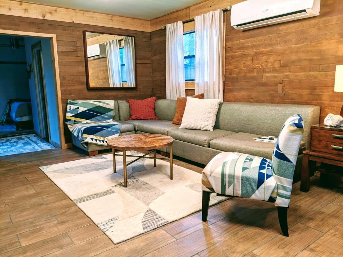 Loblolly Pines Centerpoint Camp House Villa Юрека Спрингс Екстериор снимка